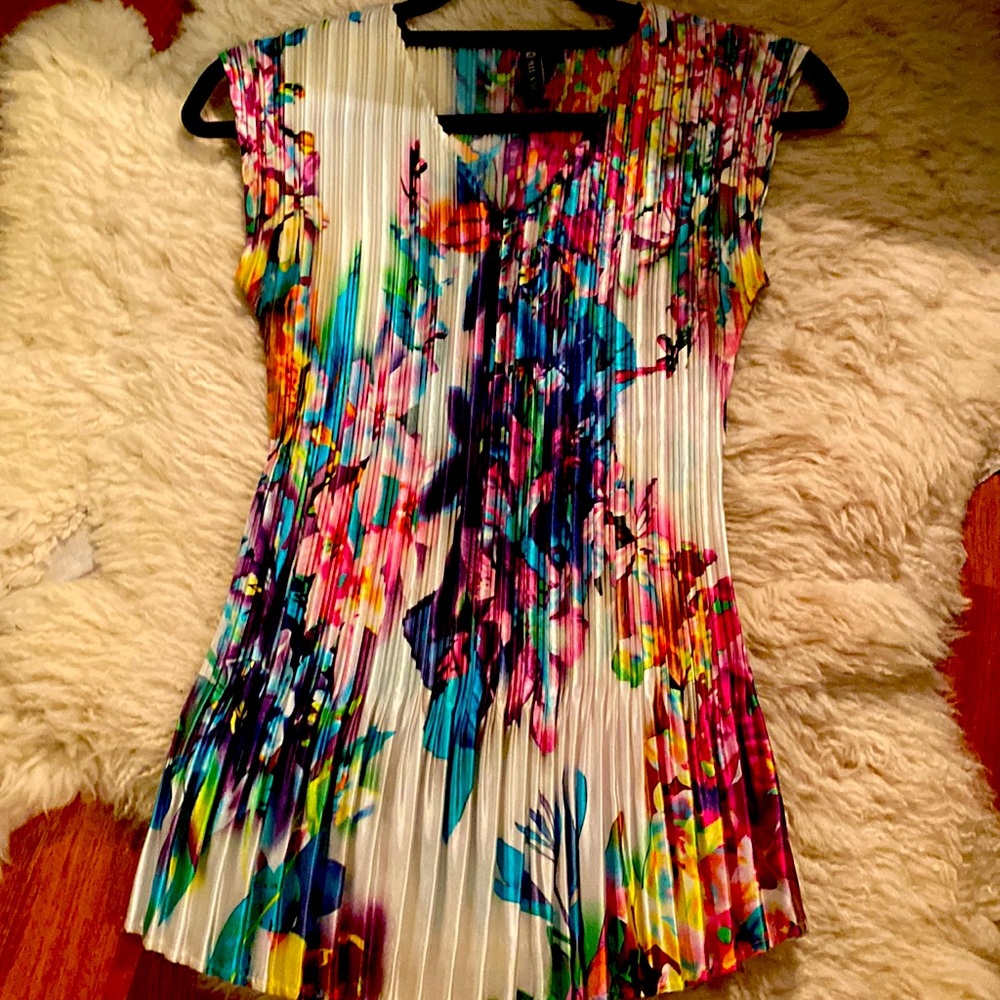 Beautiful floral Milano blouse with accordion flare
